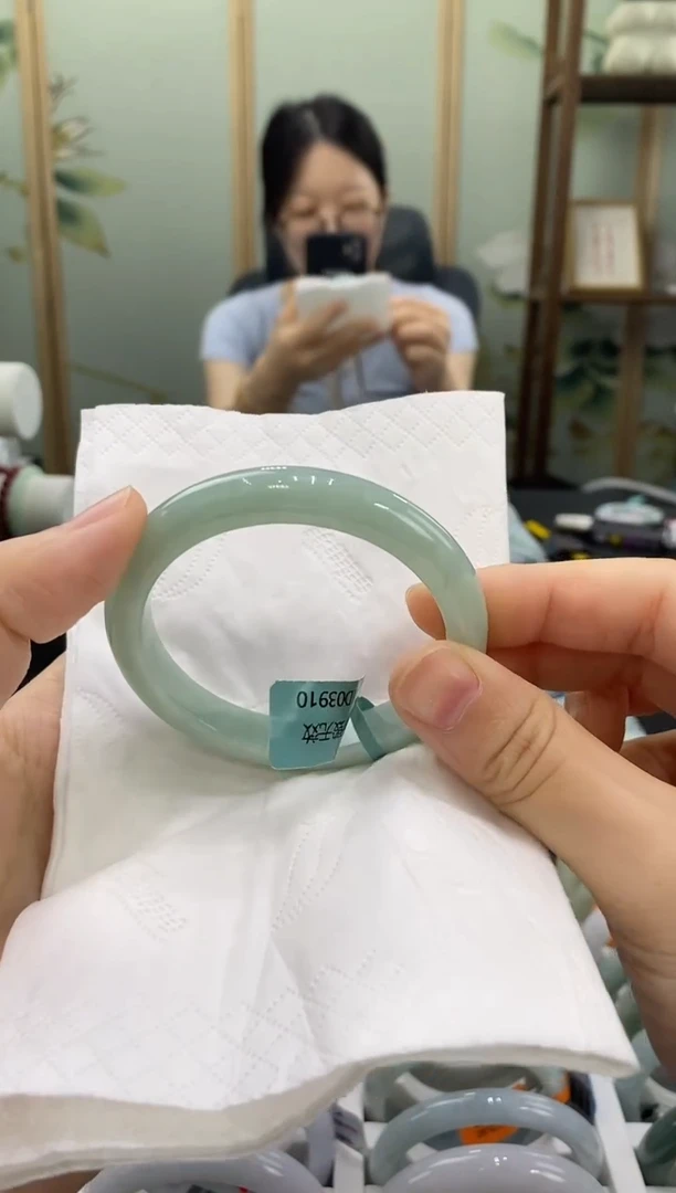 翡翠手镯未镶嵌L**K00000997