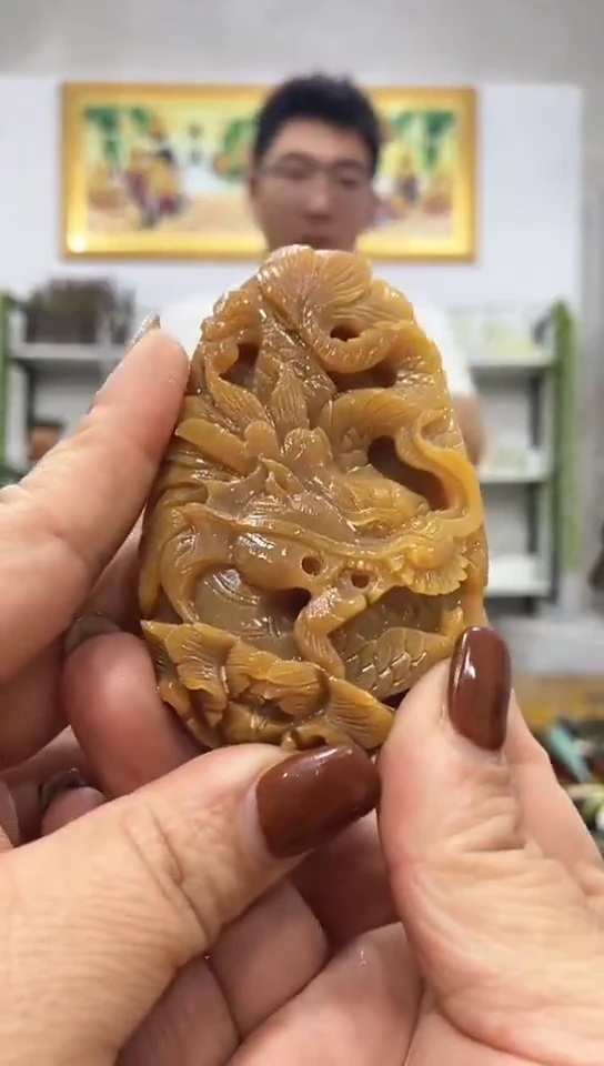 未镶嵌蛇纹石玉吊坠