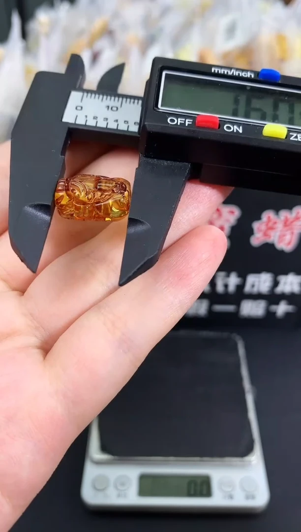 蜜蜡未镶嵌珠宝奇石40