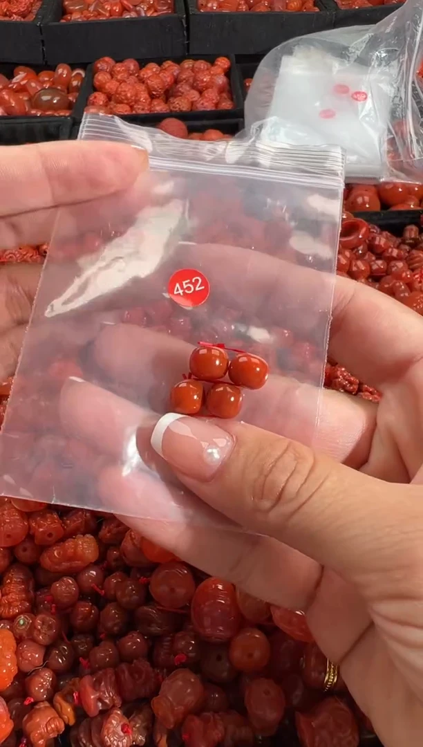 南红玛瑙未镶嵌颈饰1