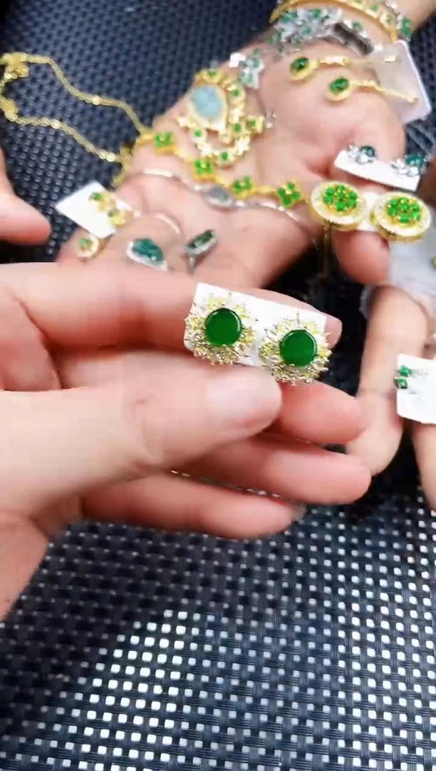 【闪购商品】翡翠耳饰未镶嵌1111111111