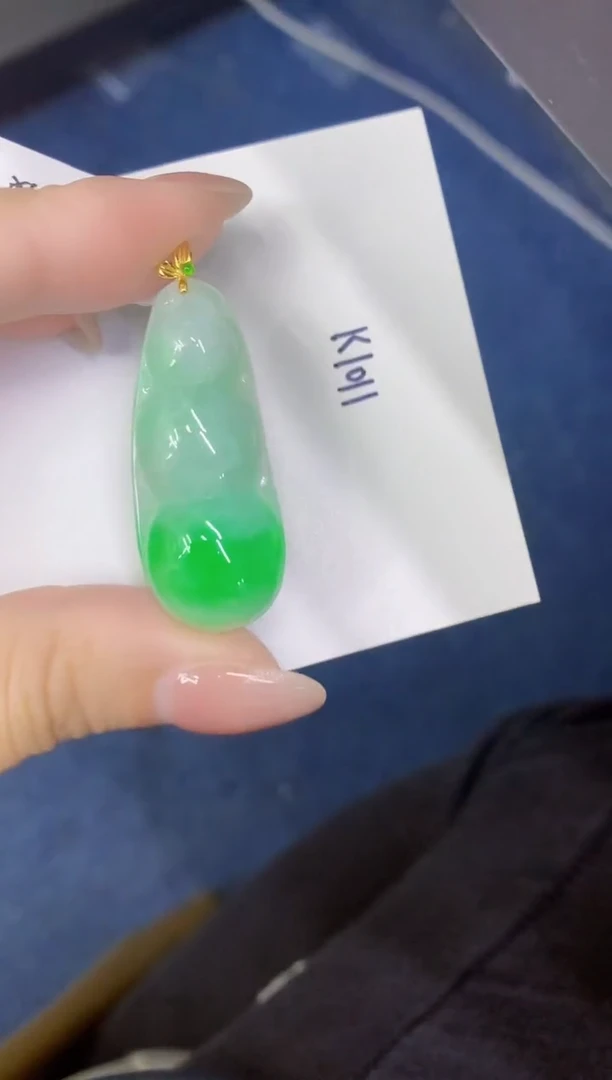 颈饰18K金镶嵌翡翠缅甸天然翡翠A货