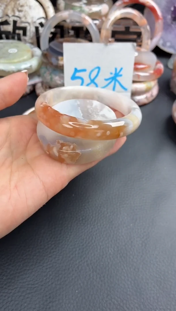 未镶嵌手镯（圆镯）石英质玉57