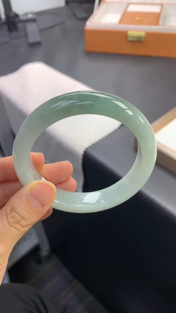 未镶嵌手镯翡翠退货需手镯吊牌标签完好