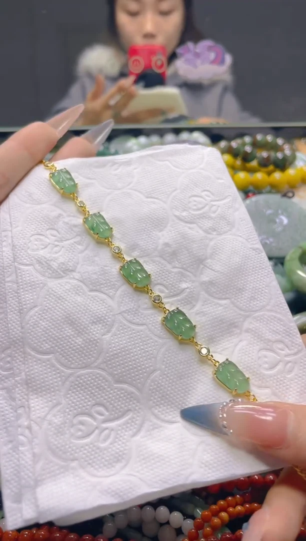 颈饰未镶嵌翡翠/D/翡翠A货，一件也是批发价