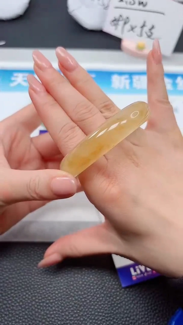 【闪购商品】石英质玉手镯未镶嵌520