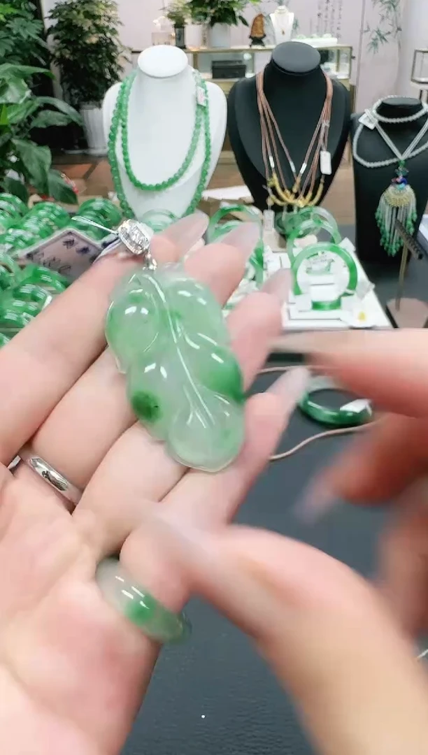 未镶嵌1石英质玉（非洲翠）/0942