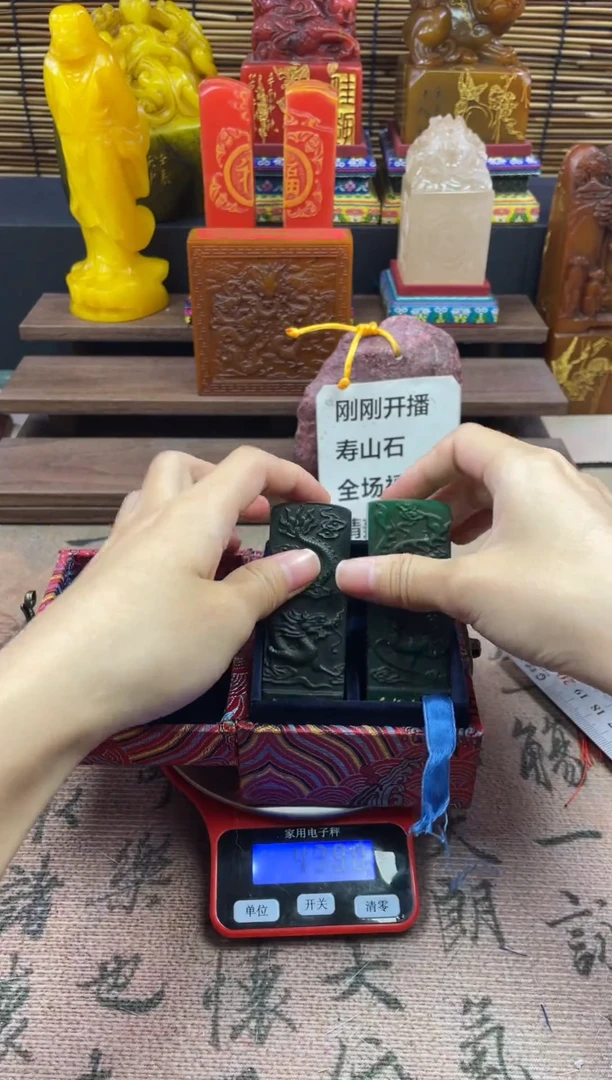 寿山石印石龙凤对章礼盒