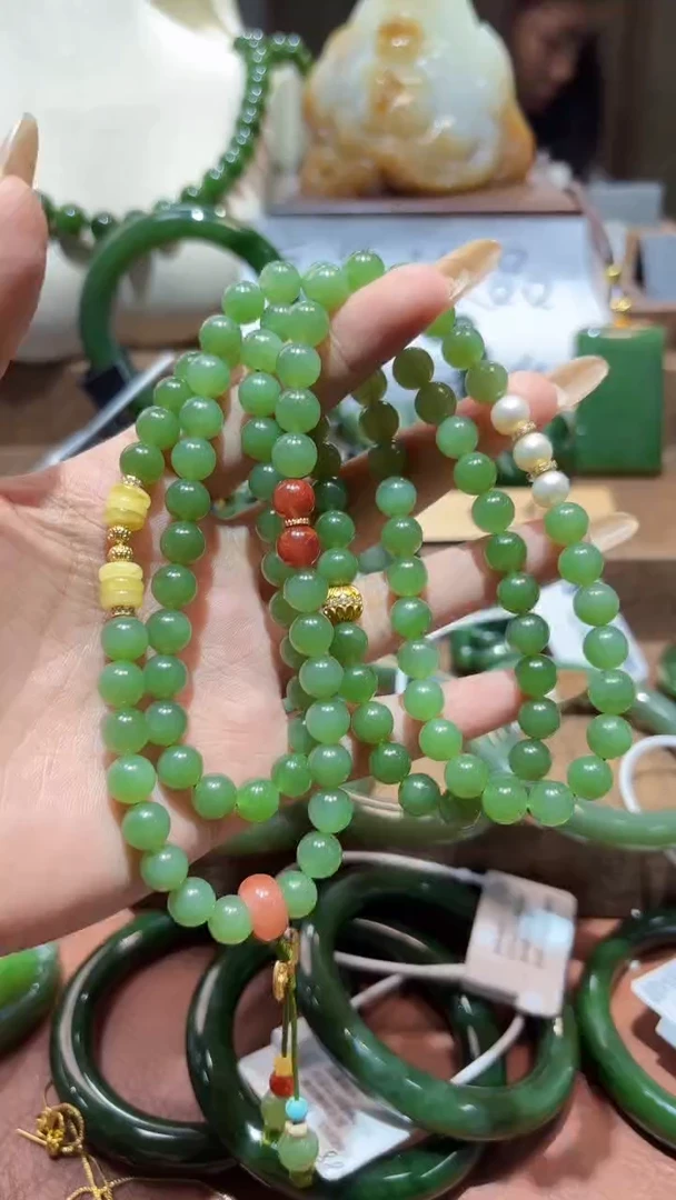 颈饰未镶嵌和田玉（碧玉）1