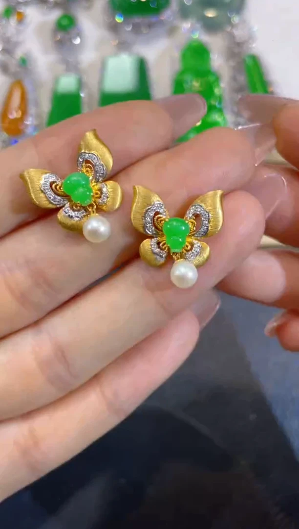 颈饰18K金镶嵌翡翠团购23