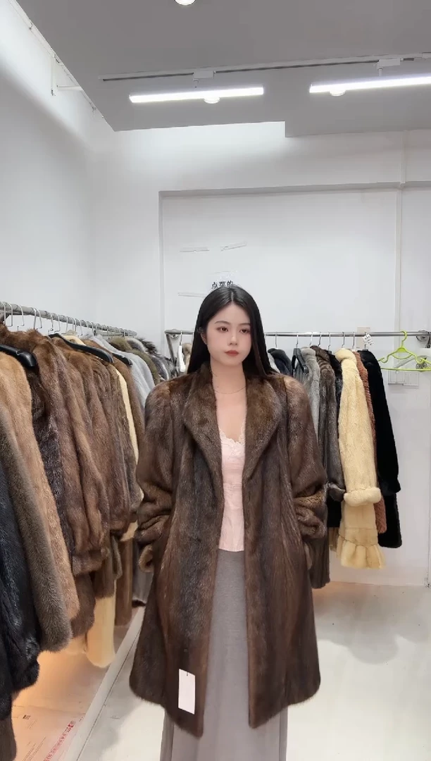 反季买皮草别墅靠大海