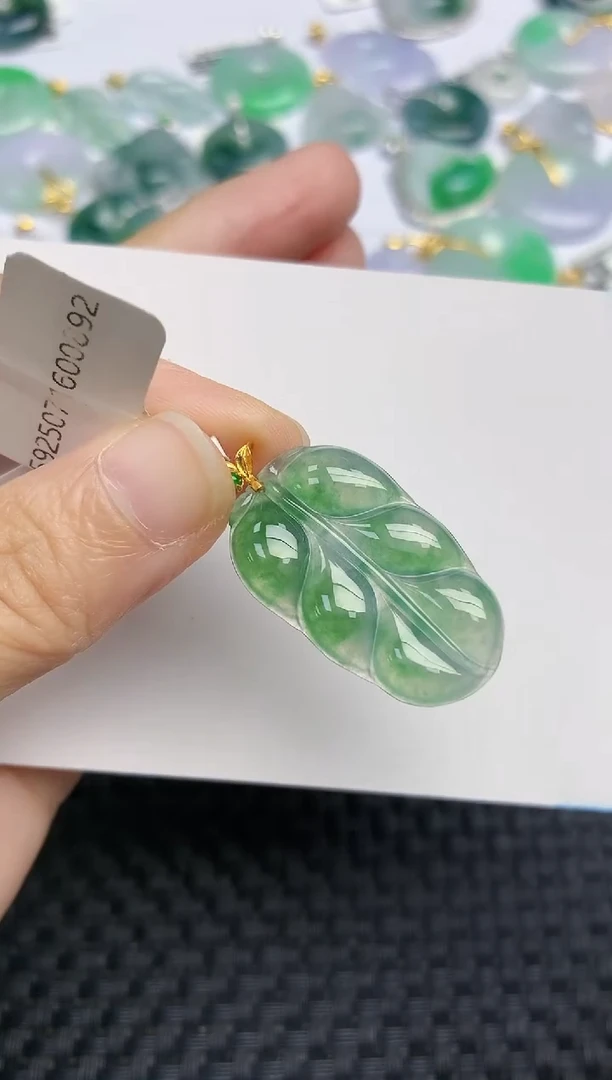 翡翠18K金镶嵌颈饰天然缅甸A货翡翠百元以上9元证书费自理