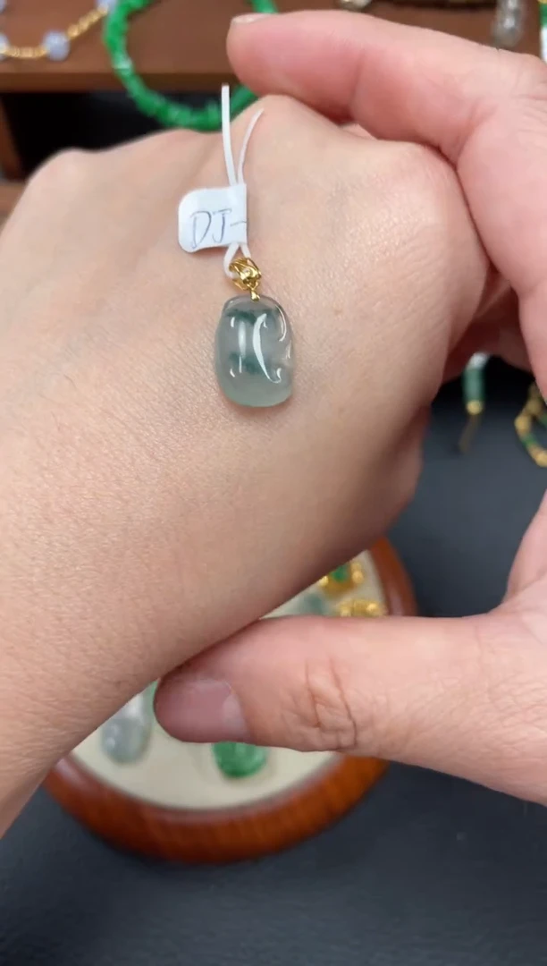 【闪购商品】翡翠吊坠(不含链)18K金镶嵌一个   P485