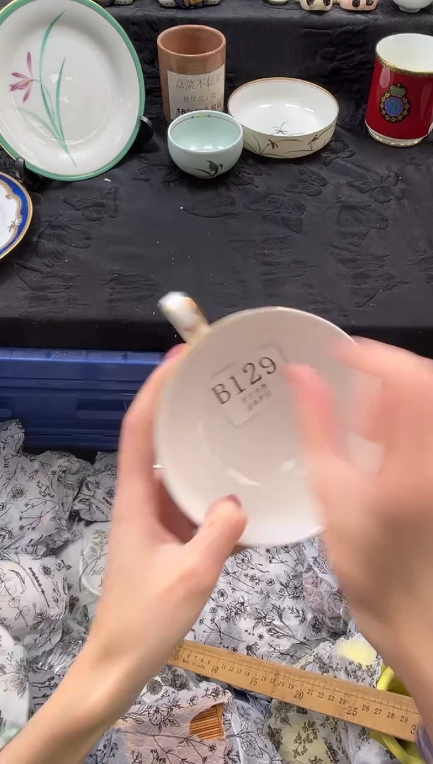 瓷片爱****瑜       B129
