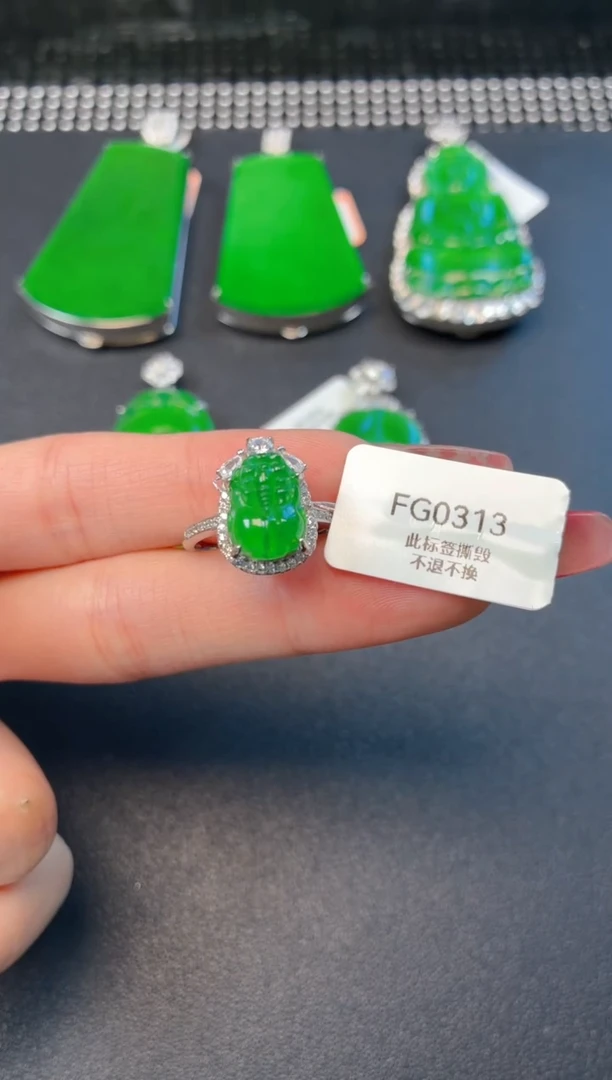 颈饰银S925镶嵌翡翠戒指