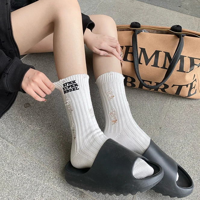 新款复古破洞字母刺绣粗线袜子女春夏秋网红ins潮情侣中筒堆堆袜