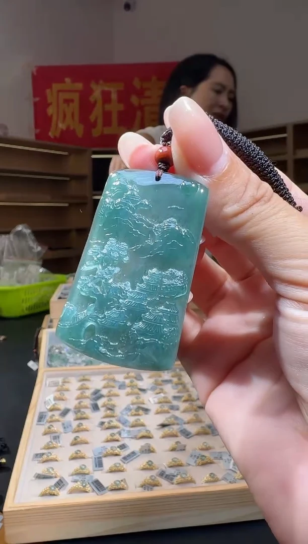 翡翠未镶嵌吊坠(不含链)纯天然A货翡翠山水牌（多样性发其一）