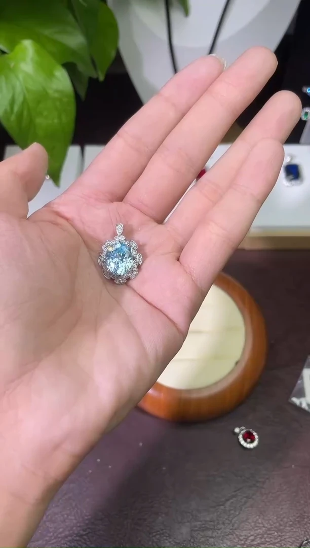 合金颈饰合成钻石蓝宝吊坠