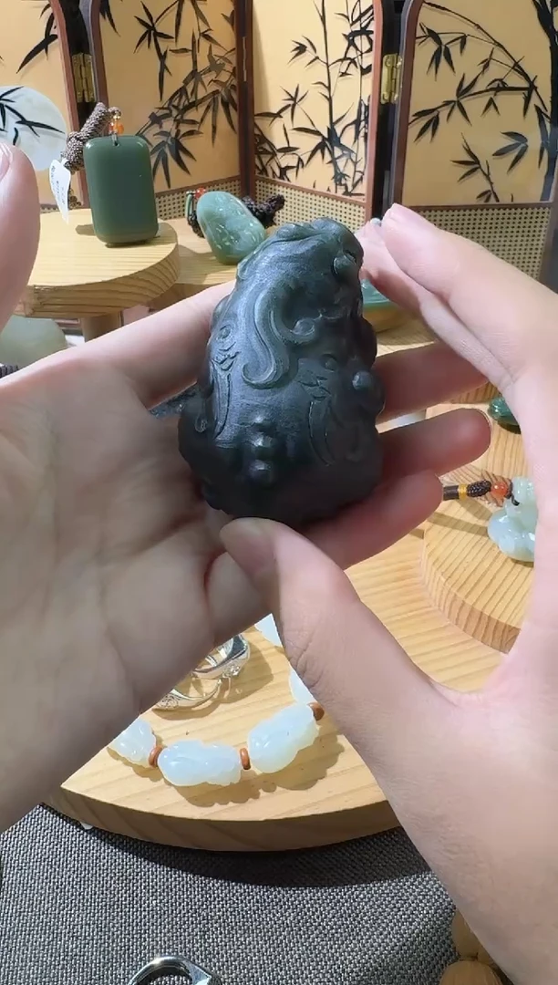 未镶嵌和田玉把件新疆青玉貔貅手把件