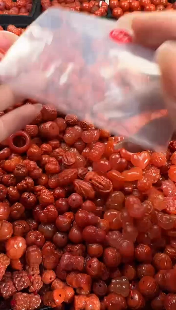 颈饰未镶嵌南红玛瑙1