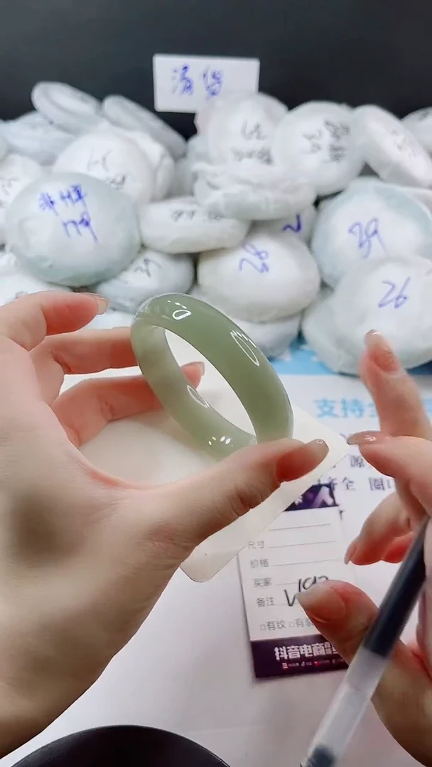 未镶嵌手镯石英质玉多样性发货V192