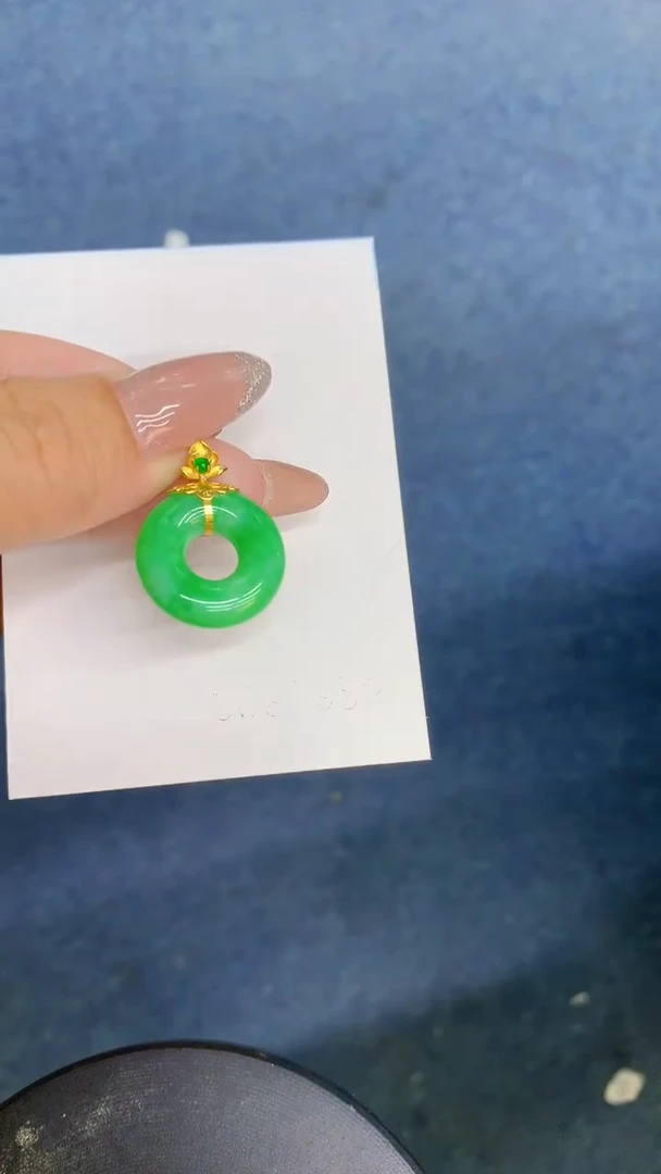 颈饰18K金镶嵌翡翠1