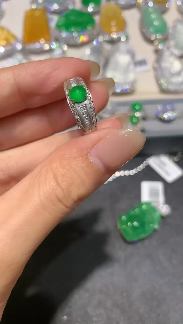【闪购商品】翡翠戒指18K金镶嵌q454