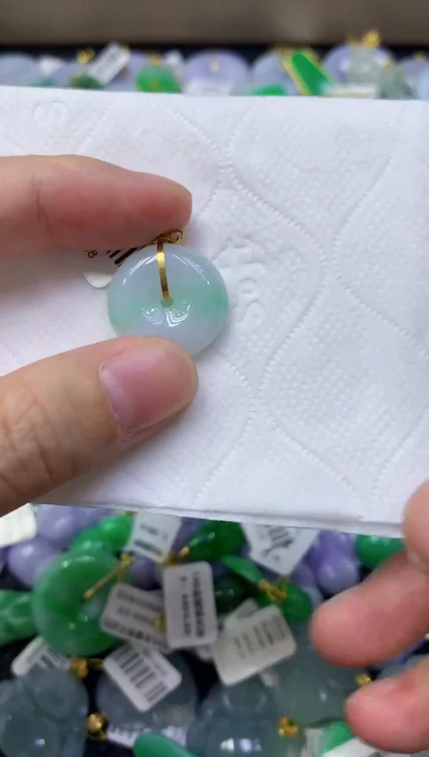 颈饰18K金镶嵌翡翠天然缅甸翡翠A货