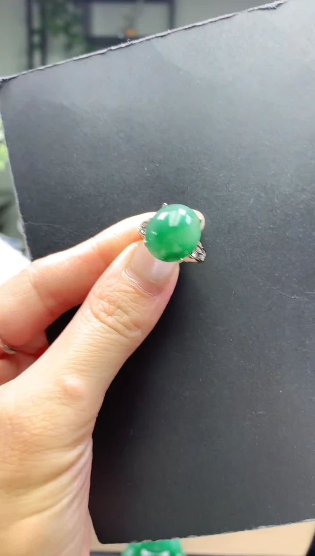 未镶嵌石英质玉戒指戒指