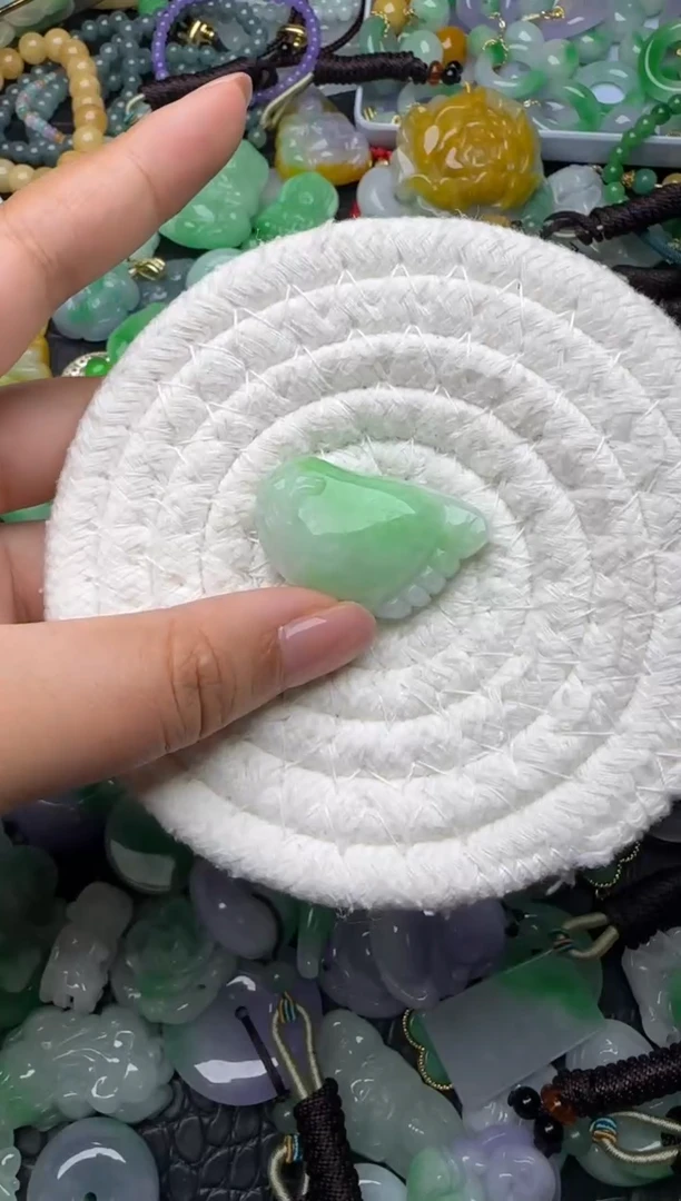 颈饰未镶嵌翡翠缅甸翡翠吊坠