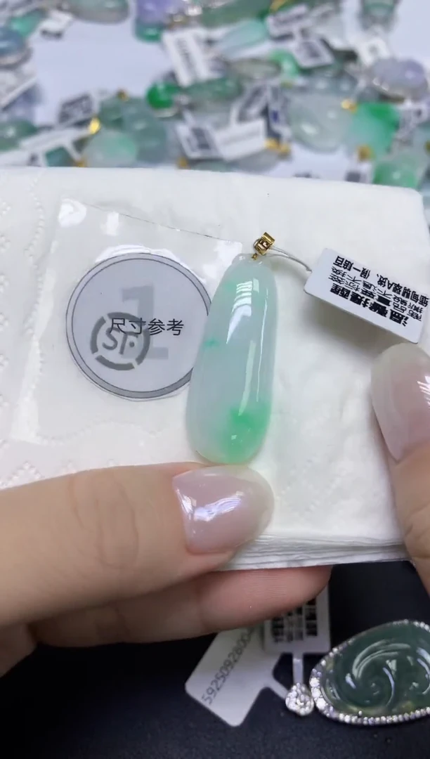 颈饰18K金镶嵌翡翠天然缅甸翡翠A货百元以上9元证书费自理