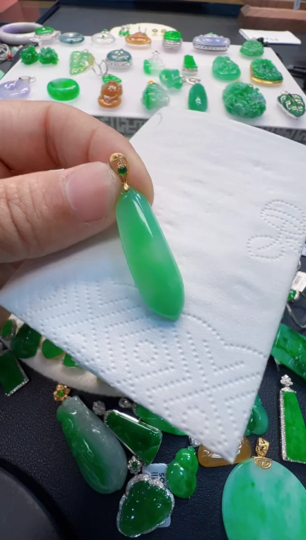 翡翠18K金镶嵌吊坠(不含链)888