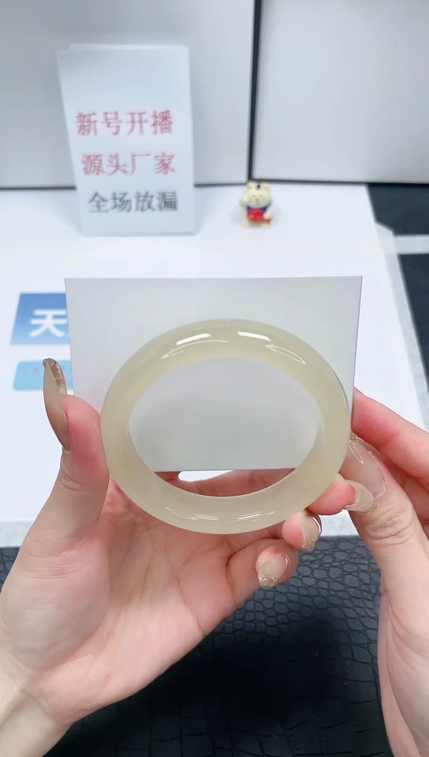 【闪购商品】石英质玉手镯未镶嵌W89-61.5