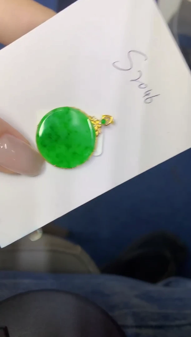 翡翠18K金镶嵌颈饰缅甸天然翡翠A货