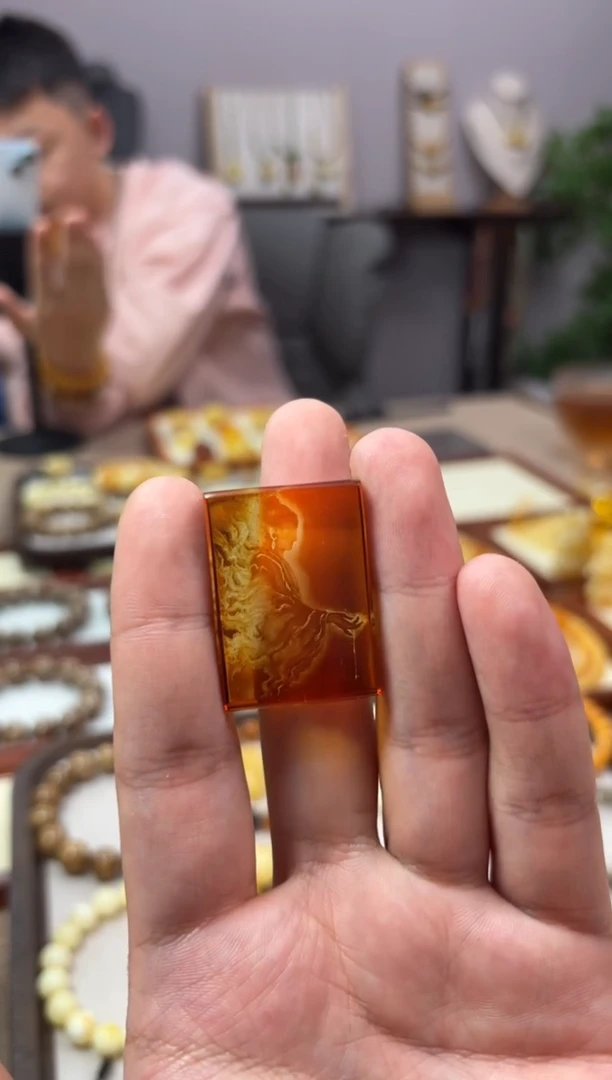 【闪购商品】琥珀裸石未镶嵌雕刻