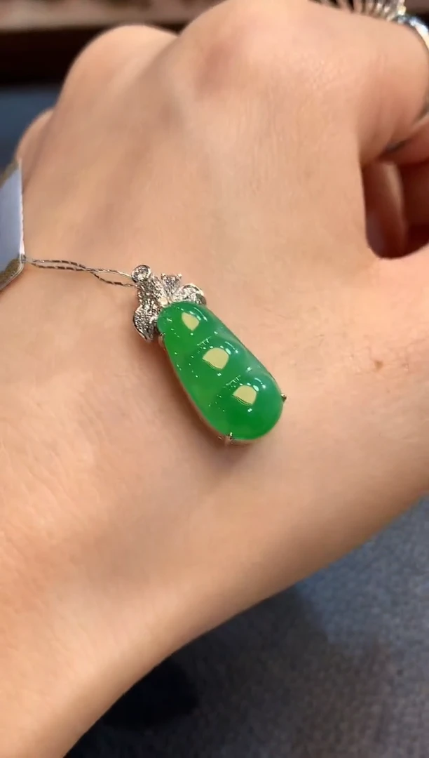 吊坠(不含链)18K金镶嵌翡翠A44