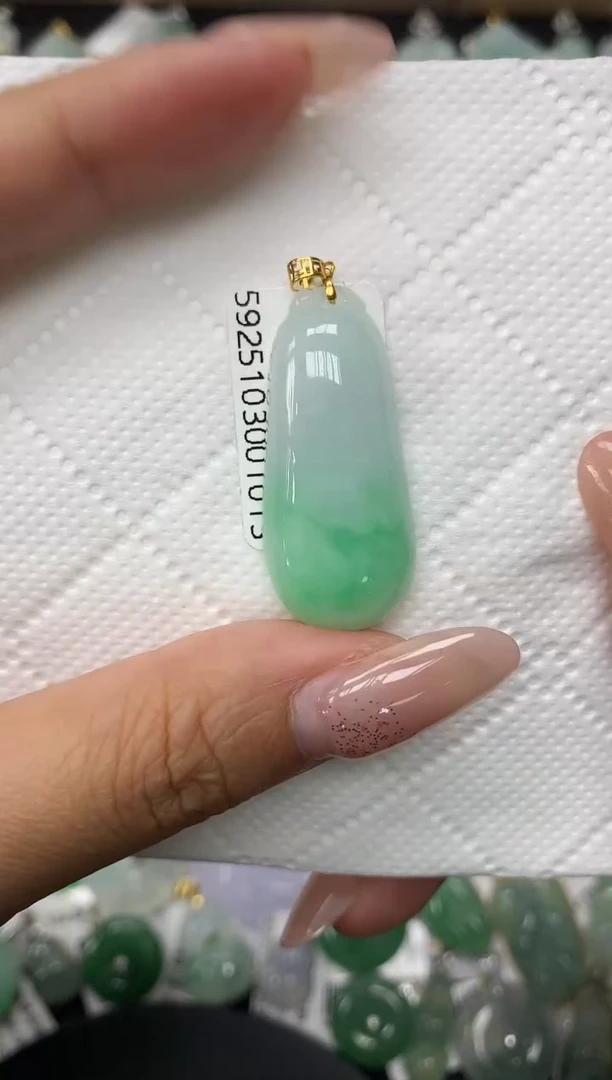 颈饰18K金镶嵌翡翠1111111111