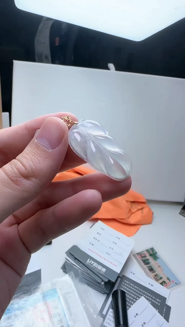 【闪购商品】翡翠吊坠(不含链)18K金镶嵌翡翠吊坠19