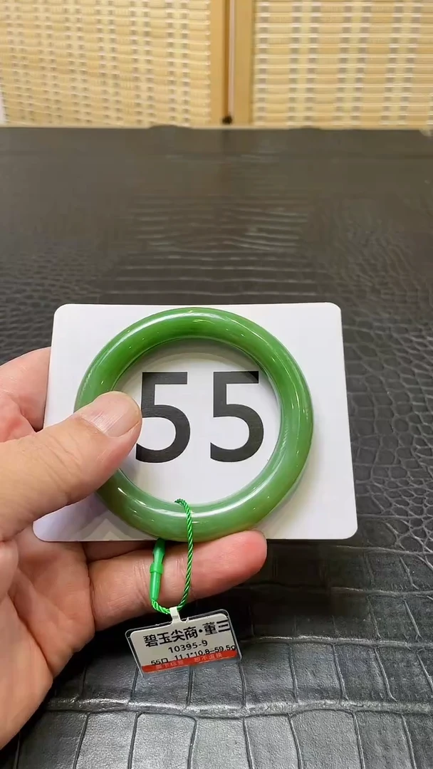 和田玉（碧玉）手镯未镶嵌一个