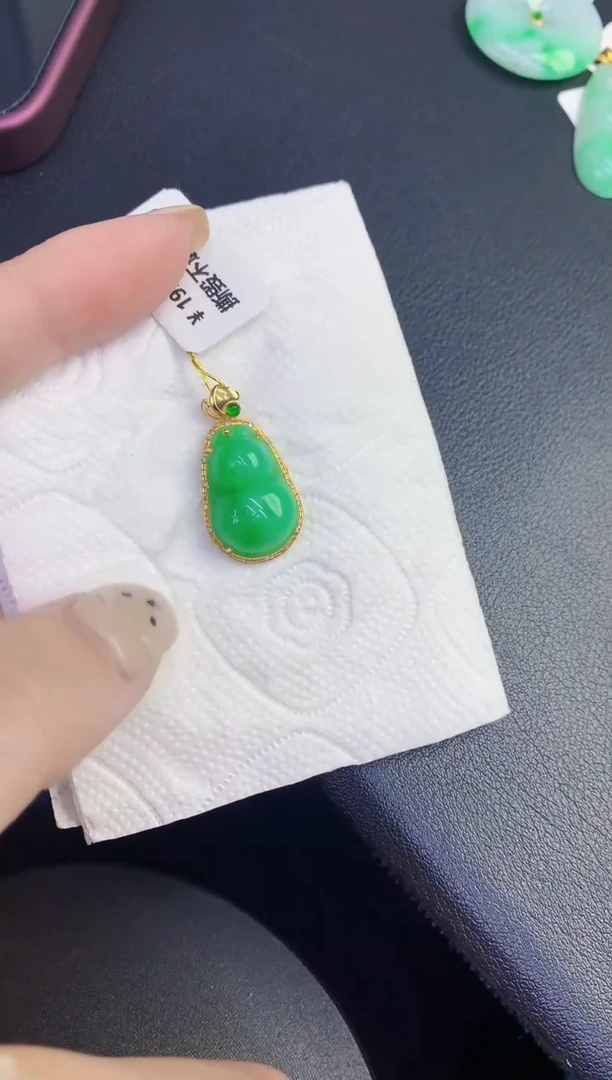 颈饰18K金镶嵌翡翠缅甸天然翡翠A货1