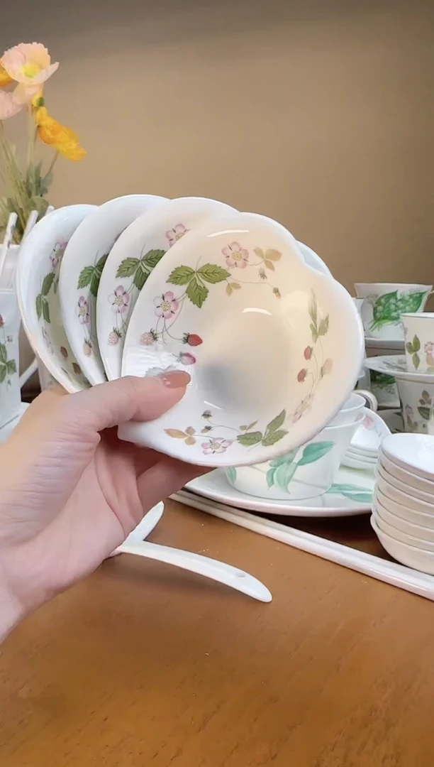【闪购商品】高骨瓷桃心味碟小吃碗4个