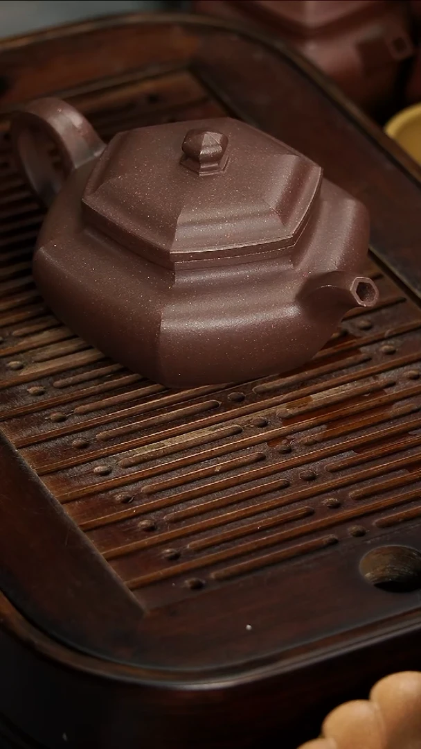 茶壶紫砂宜兴紫砂紫泥六方扁腹230毫升