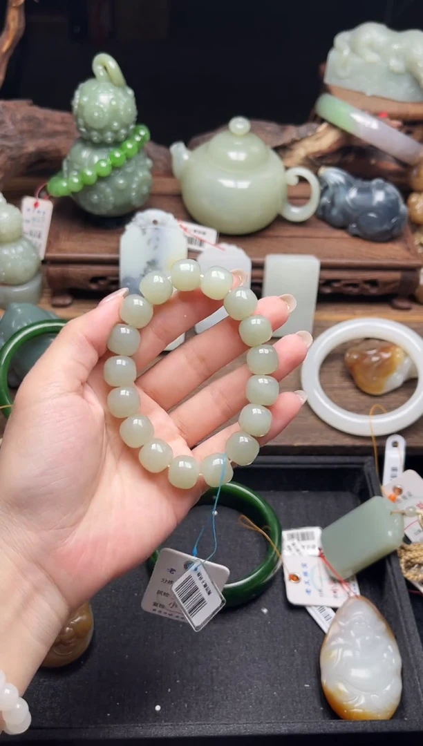 手串未镶嵌和田玉卡13且末青白 老型9003788