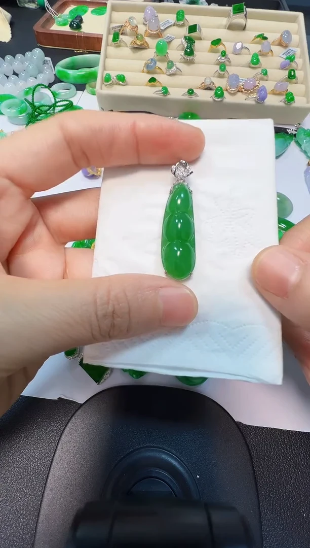 吊坠(不含链)18K金镶嵌翡翠8500