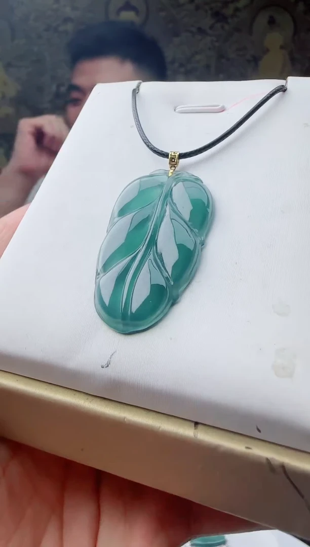 翡翠18K金镶嵌颈饰多样性随机发其一