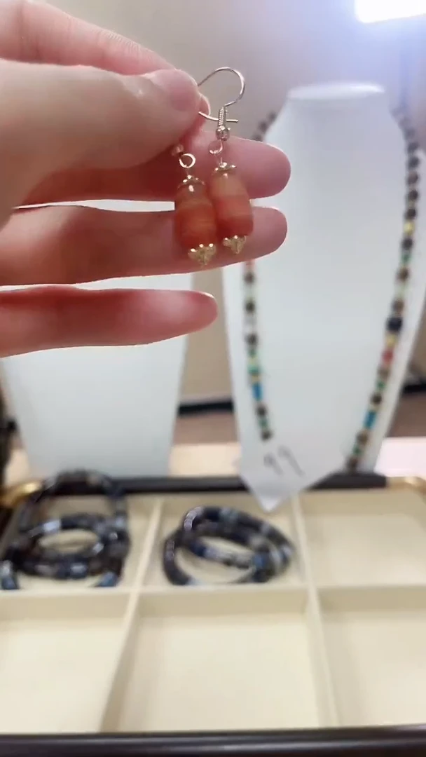 红肉缠丝款式耳坠