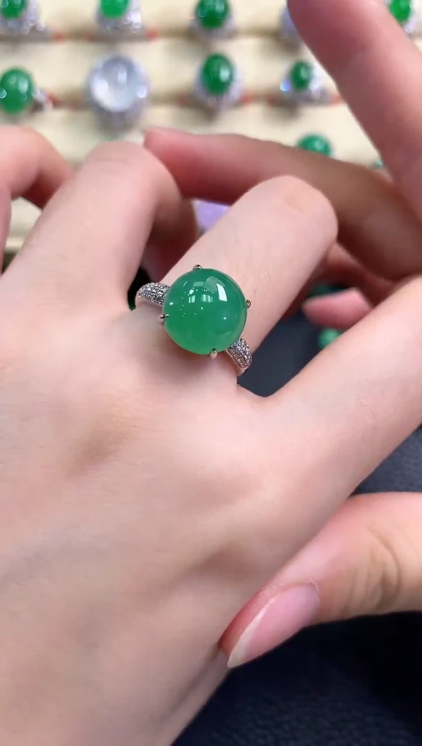 翡翠戒指18K金镶嵌春日珠宝 B102
