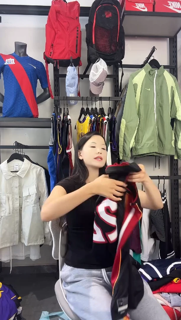 695编码 瑕疵款直播间过款为准 尺码M