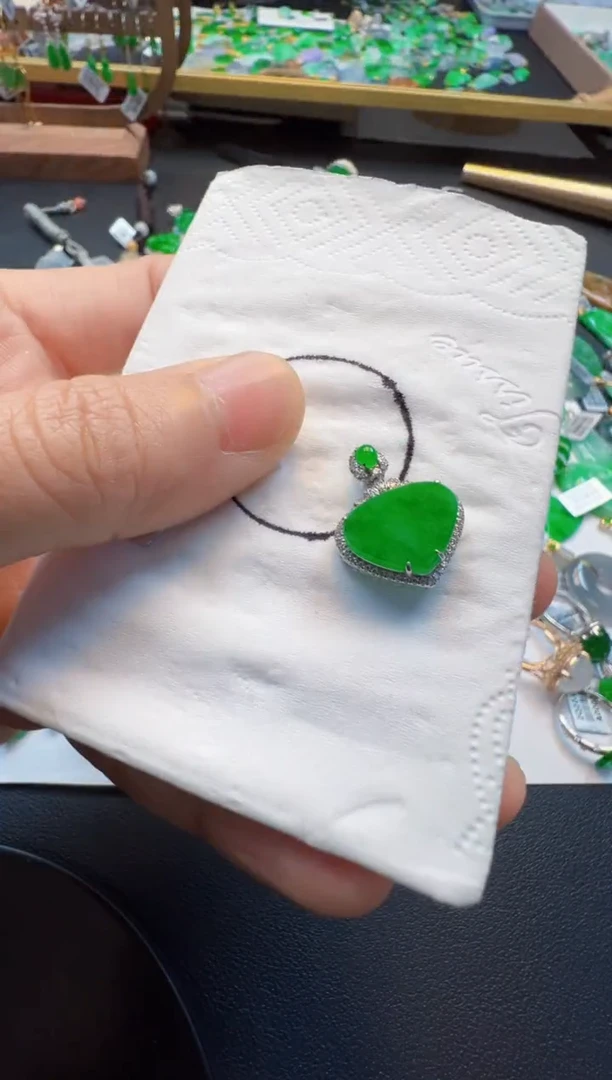 【闪购商品】翡翠吊坠(不含链)18K金镶嵌4980