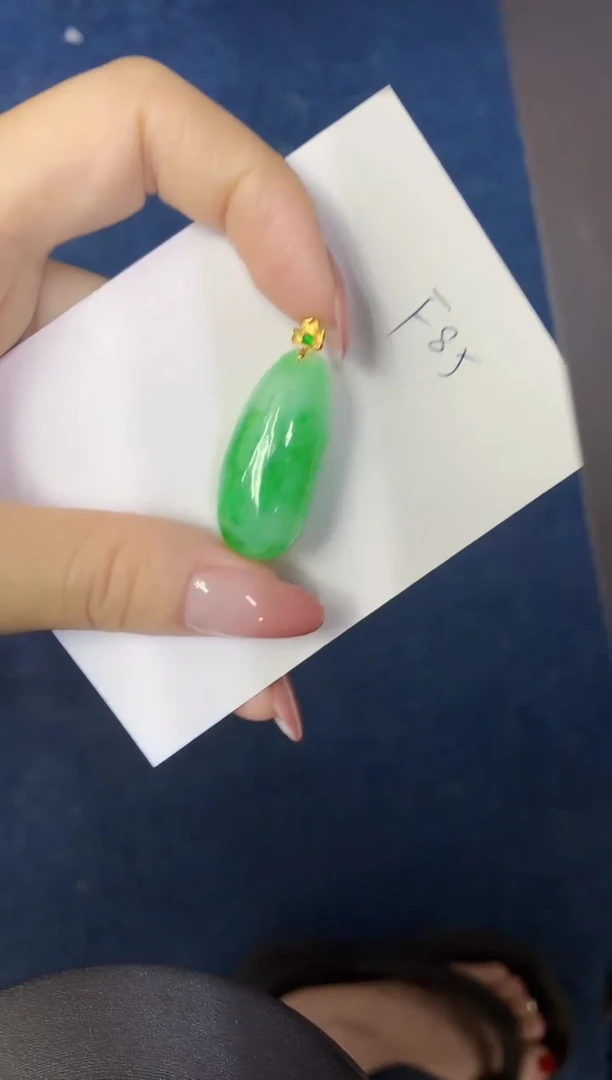 翡翠18K金镶嵌颈饰缅甸天然翡翠A货